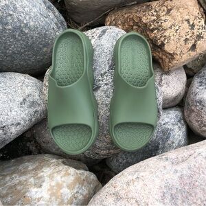 Columbia sportswear company mens thrive revive Slide sandals